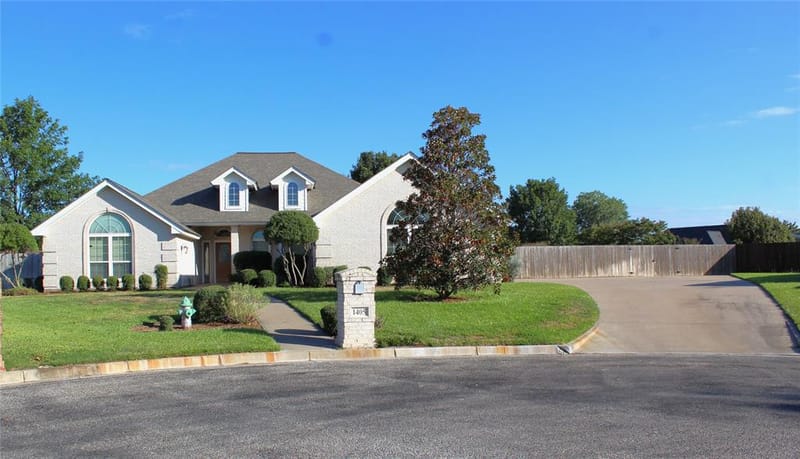 1405 Parkwood Court, Stephenville TX 76401 - Photo 2