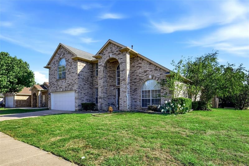 2447 Ranchview Drive, Grand Prairie TX 75052 - Photo 2