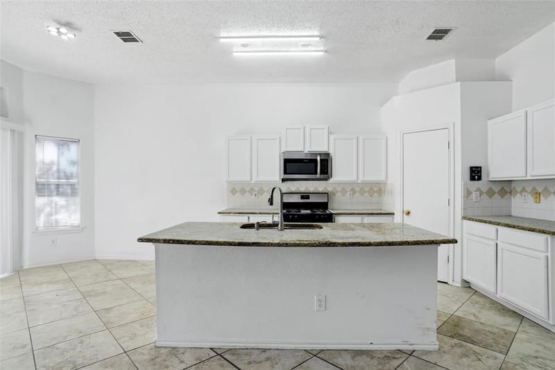 2447 Ranchview Drive, Grand Prairie TX 75052 - Photo 11
