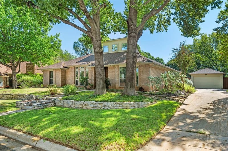 706 Giltin Court, Arlington TX 76006 - Photo 2