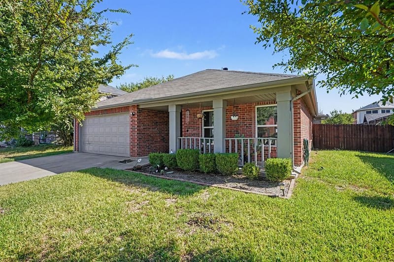 3136 Pine Valley Drive, Grand Prairie TX 75052 - Photo 3