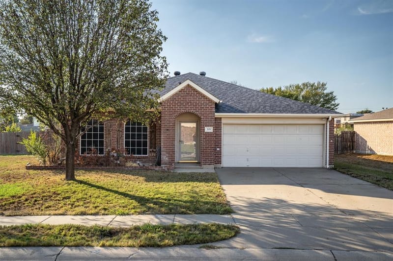205 Saddlebrook Drive, Krum TX 76249