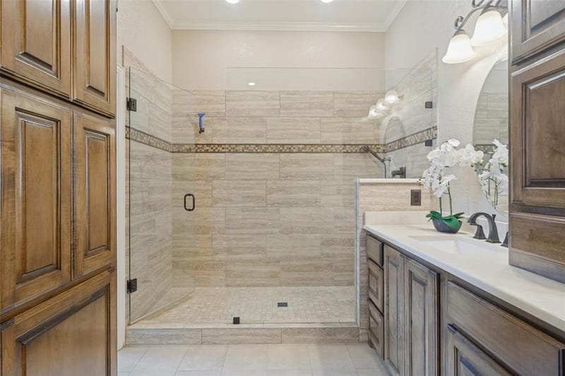 913 Royal Oaks Drive, Lewisville TX 75067 - Photo 6