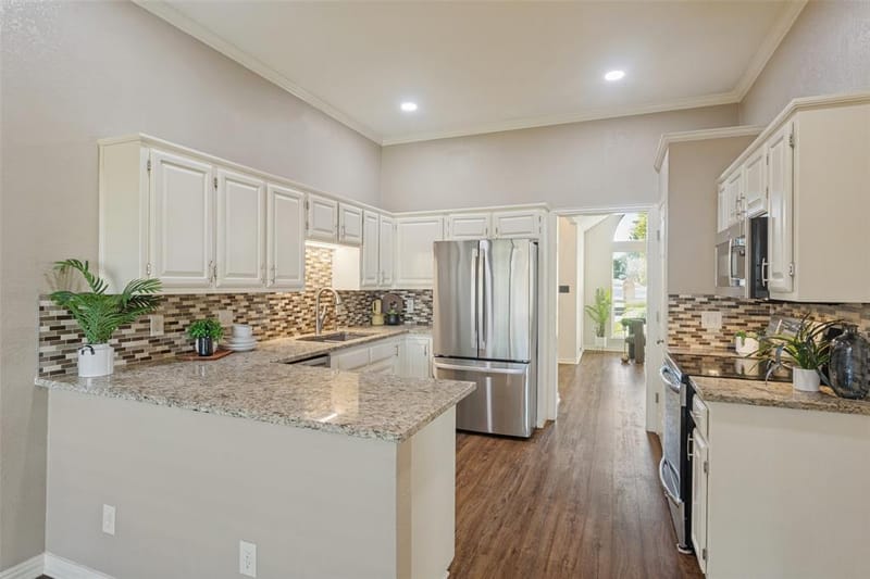 913 Royal Oaks Drive, Lewisville TX 75067 - Photo 3