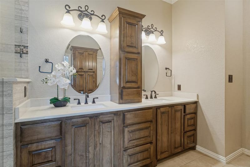 913 Royal Oaks Drive, Lewisville TX 75067 - Photo 5