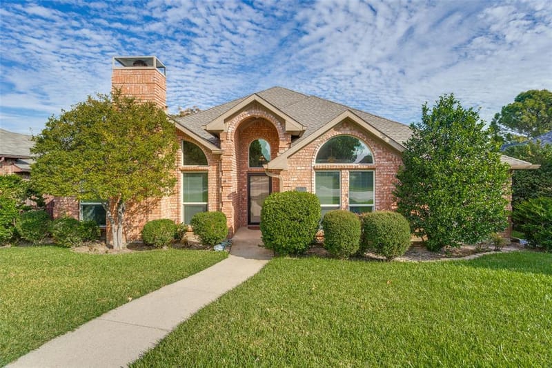 913 Royal Oaks Drive, Lewisville TX 75067 - Photo 9