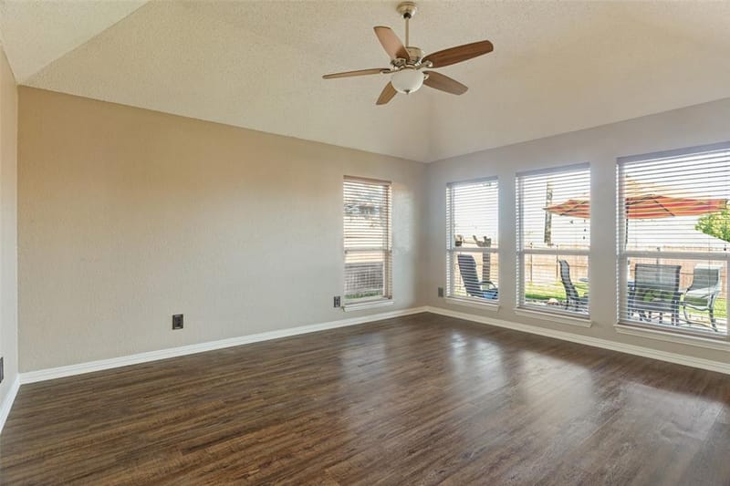 913 Royal Oaks Drive, Lewisville TX 75067 - Photo 18