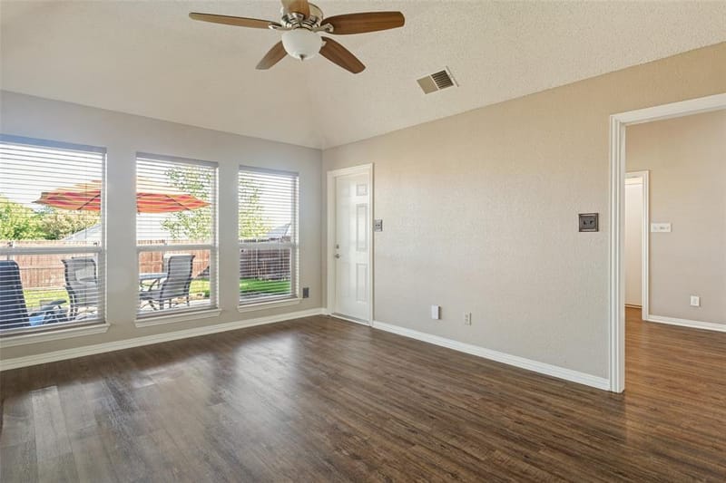 913 Royal Oaks Drive, Lewisville TX 75067 - Photo 19