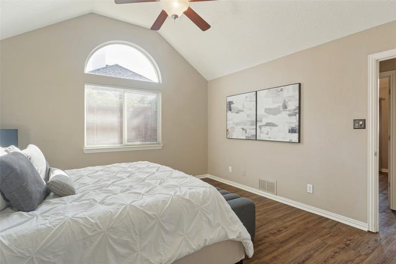 913 Royal Oaks Drive, Lewisville TX 75067 - Photo 4