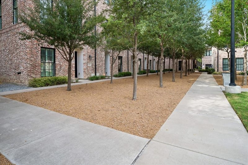 14957 Oak Street, Addison TX 75001 - Photo 2