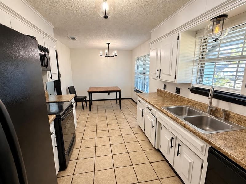 313 Linda Drive, Burleson TX 76028 - Photo 9