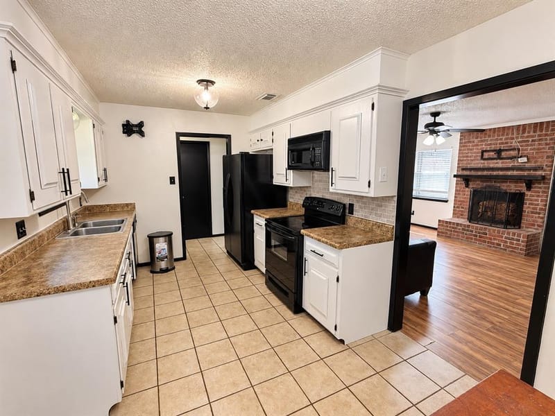 313 Linda Drive, Burleson TX 76028 - Photo 8