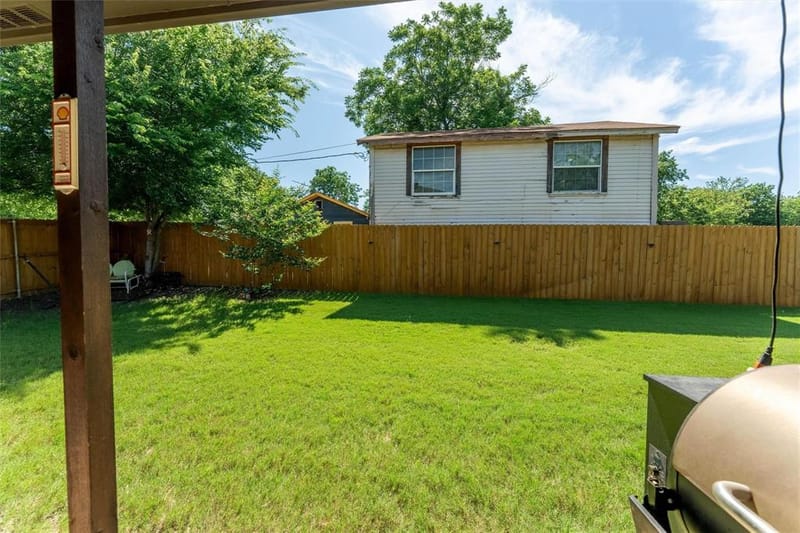 322 S Bowie Drive, Weatherford TX 76086 - Photo 7