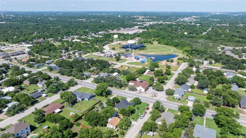 322 S Bowie Drive, Weatherford TX 76086 - Photo 5