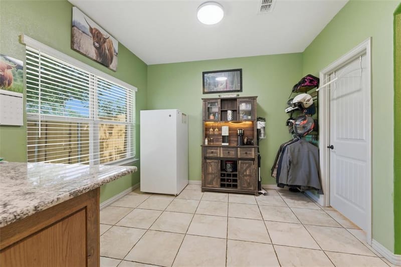 322 S Bowie Drive, Weatherford TX 76086 - Photo 10