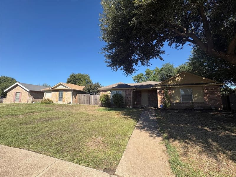 1485 Brook Meadow Circle, Lancaster TX 75134 - Photo 2