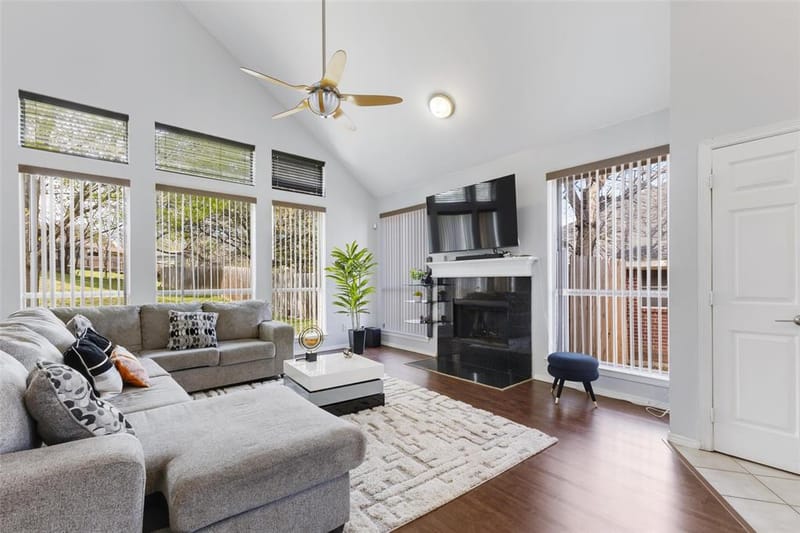 1031 Park Avenue, Carrollton TX 75006 - Photo 2