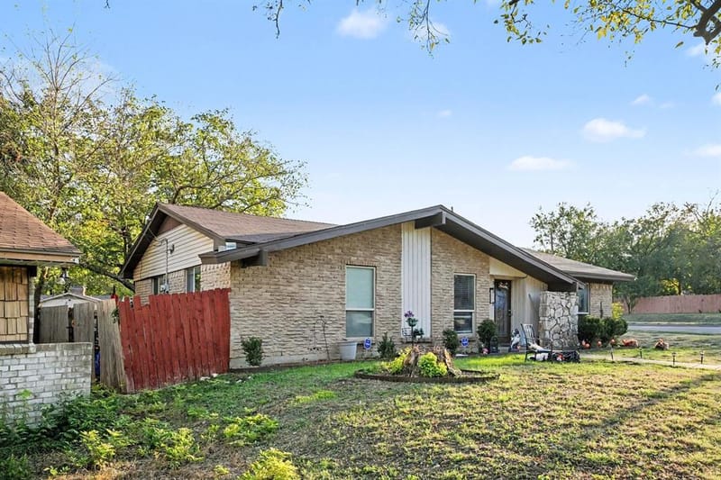 310 Blueberry Drive, Duncanville TX 75116 - Photo 6