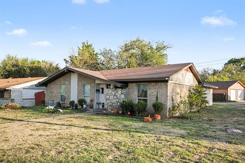 310 Blueberry Drive, Duncanville TX 75116 - Photo 7