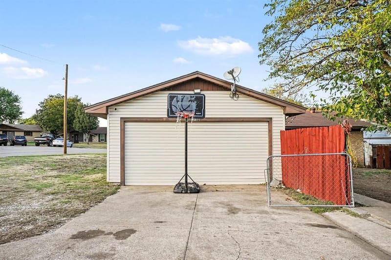 310 Blueberry Drive, Duncanville TX 75116 - Photo 32