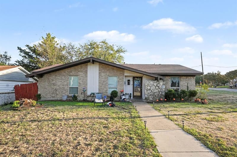 310 Blueberry Drive, Duncanville TX 75116 - Photo 8