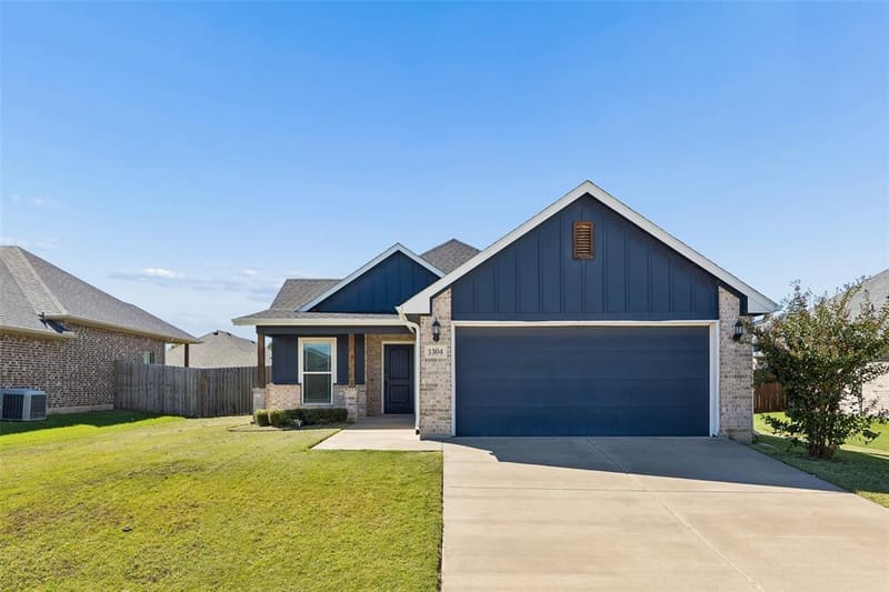 1304 Saratoga Drive, Sherman TX 75092 - Photo 2