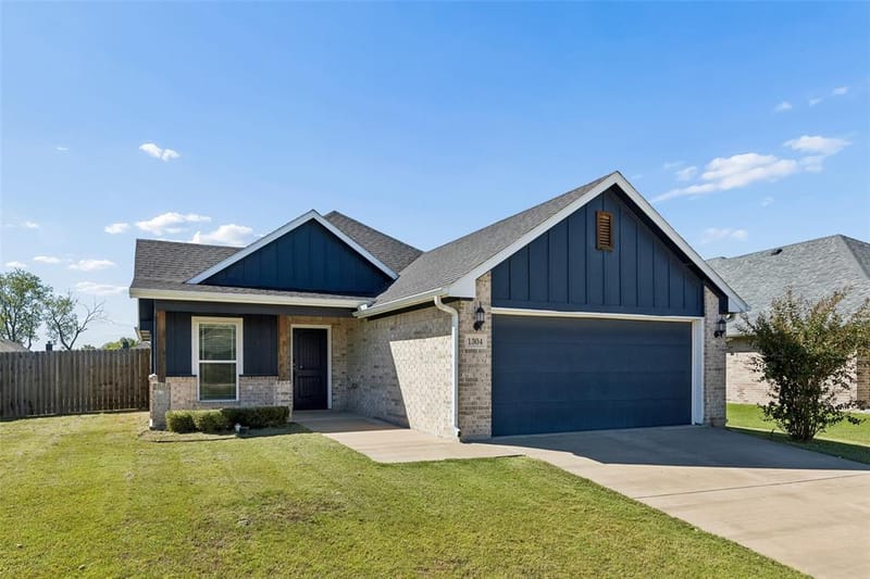 1304 Saratoga Drive, Sherman TX 75092