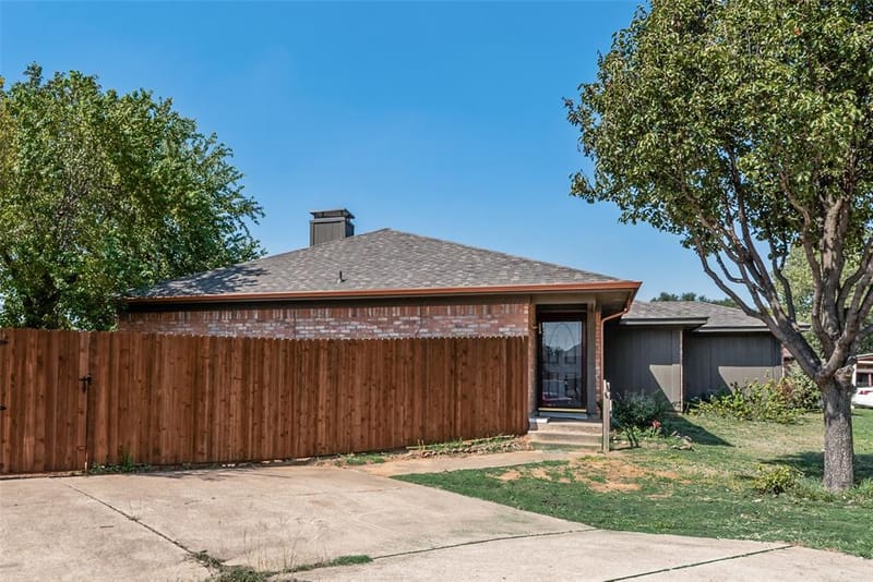 5126 Trail Dust Lane, Arlington TX 76017 - Photo 2