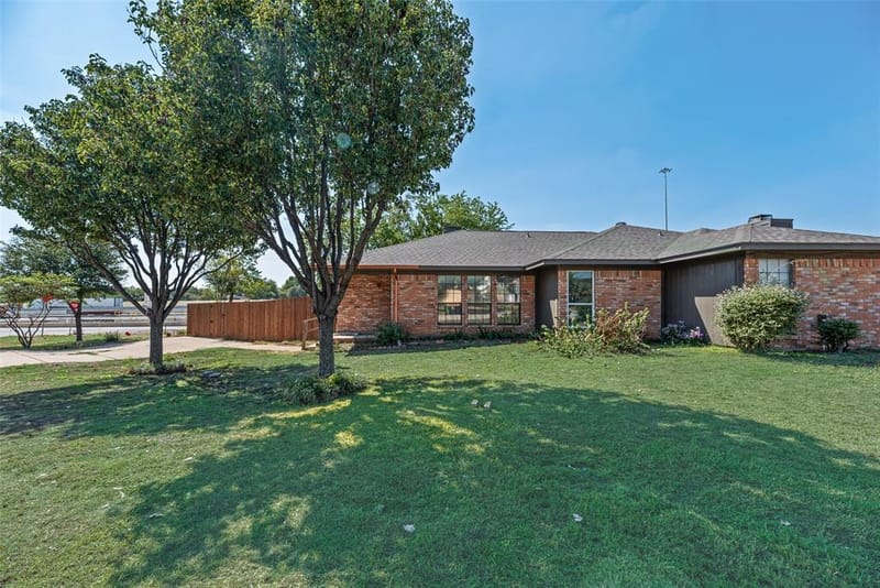 5126 Trail Dust Lane, Arlington TX 76017 - Photo 3