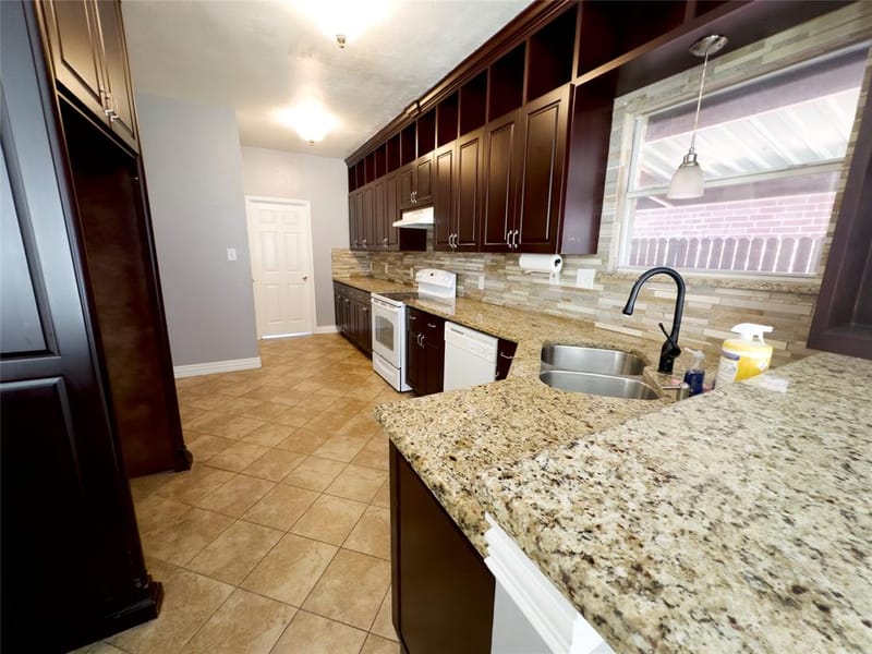 3613 COTTON CREEK Lane, Fort Worth TX 76123 - Photo 9