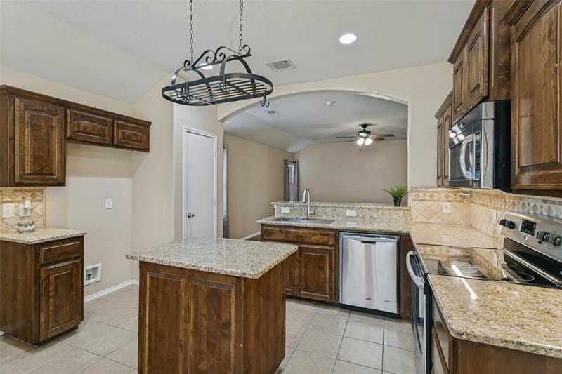 11204 Beechgrove Court, Fort Worth TX 76140 - Photo 6
