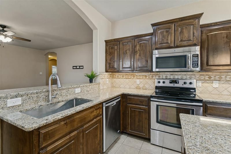 11204 Beechgrove Court, Fort Worth TX 76140 - Photo 7