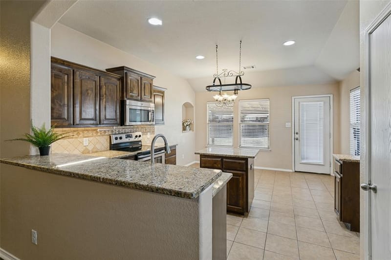 11204 Beechgrove Court, Fort Worth TX 76140 - Photo 5