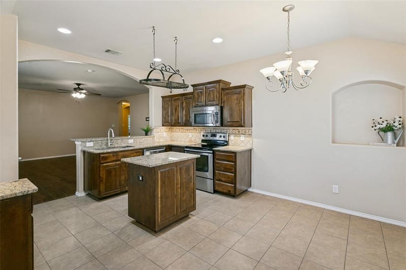 11204 Beechgrove Court, Fort Worth TX 76140 - Photo 10