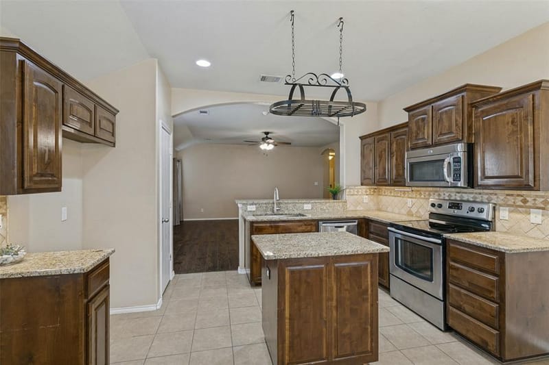 11204 Beechgrove Court, Fort Worth TX 76140 - Photo 8