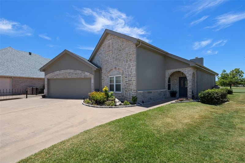 9508 Nutcracker Court, Granbury TX 76049 - Photo 2