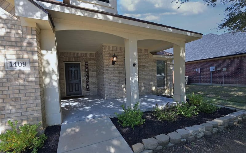 1409 Fox Glen Trail, Mansfield TX 76063 - Photo 2