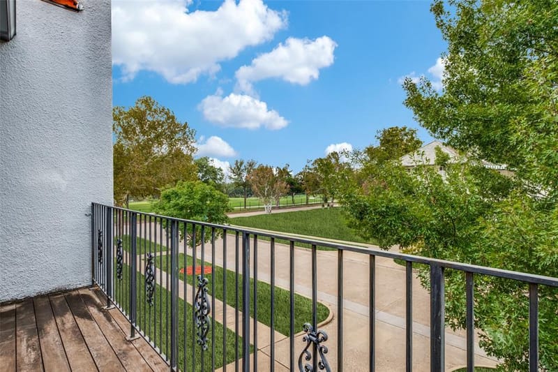 6703 Country Club Circle, Dallas TX 75214 - Photo 32