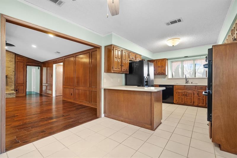 1305 Stonewood Drive, Carrollton TX 75006 - Photo 14