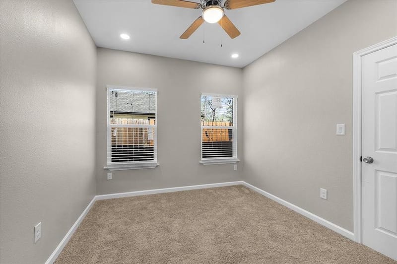 804 N Chandler Drive, Fort Worth TX 76111 - Photo 17