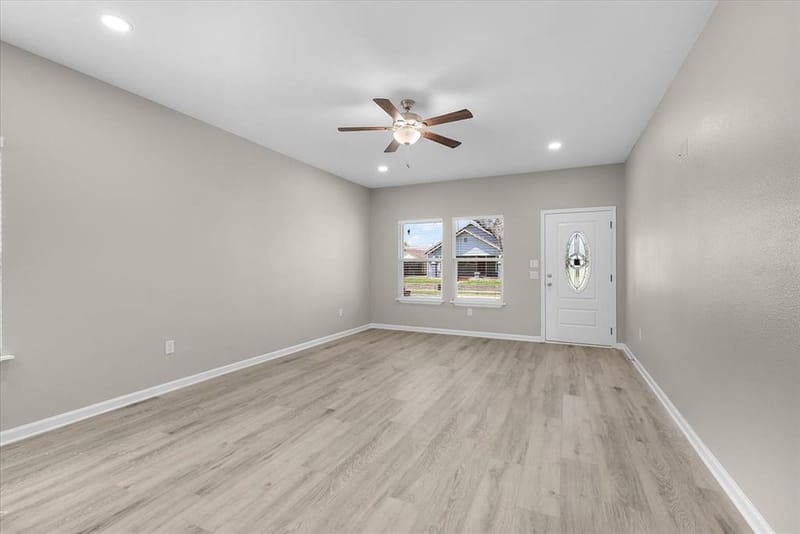 804 N Chandler Drive, Fort Worth TX 76111 - Photo 5