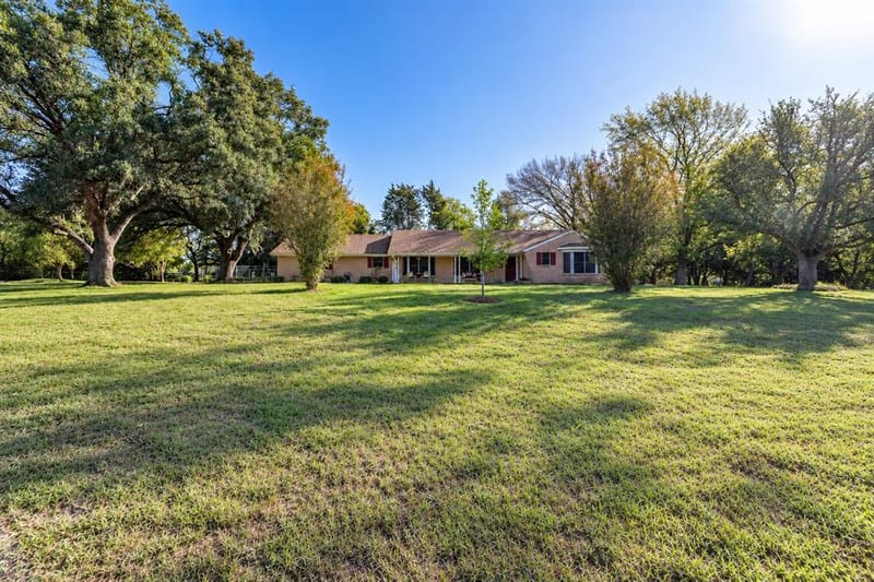 907 N Elm Street, Kemp TX 75143 - Photo 2