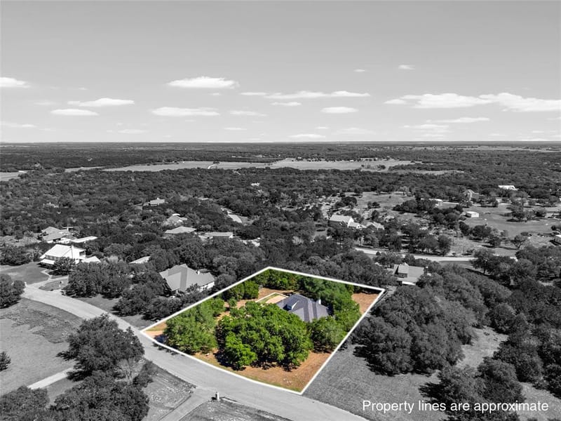 320 Kandus Cove, China Spring TX 76633 - Photo 4