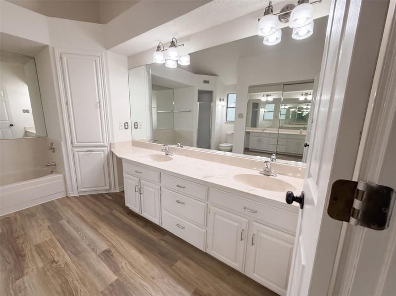 4717 Burning Springs Drive, Arlington TX 76017 - Photo 13