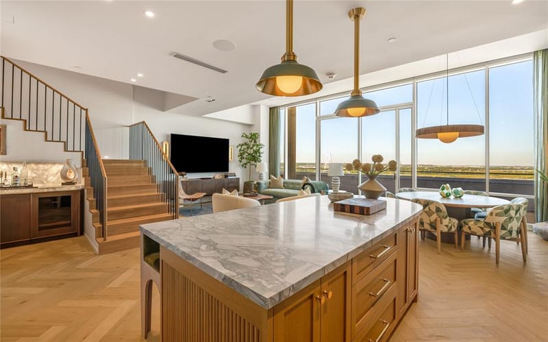 2408 Victory Park Lane # 1442, Dallas TX 75219