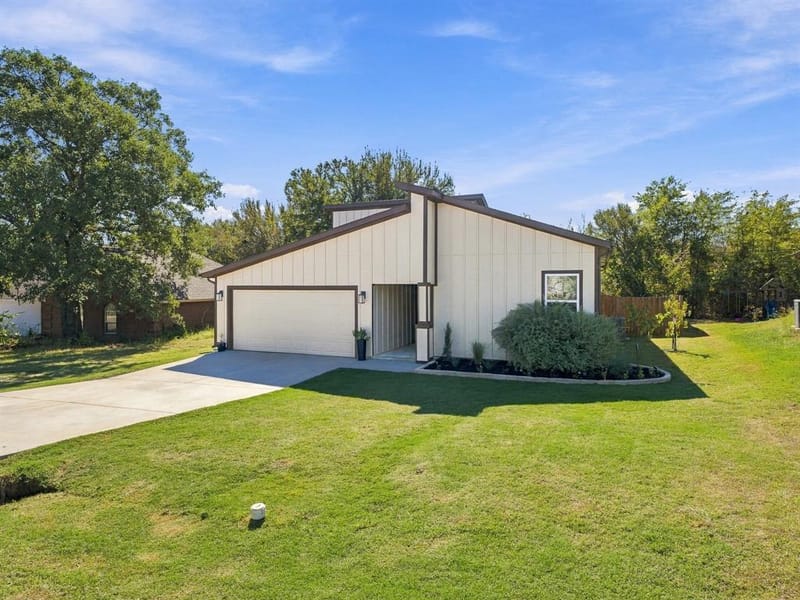 706 Port O Call Drive, Runaway Bay TX 76426 - Photo 2
