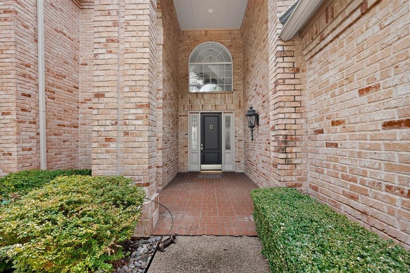 4536 Briar Oaks Circle, Dallas TX 75287 - Photo 2