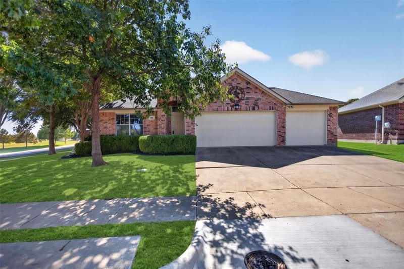 4001 Bridge Water Road, Heartland TX 75126 - Photo 2