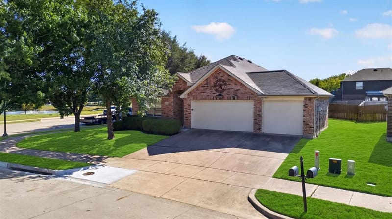 4001 Bridge Water Road, Heartland TX 75126