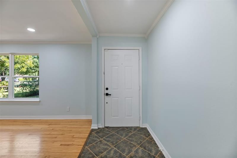 1522 Gillette Circle, Dallas TX 75217 - Photo 6